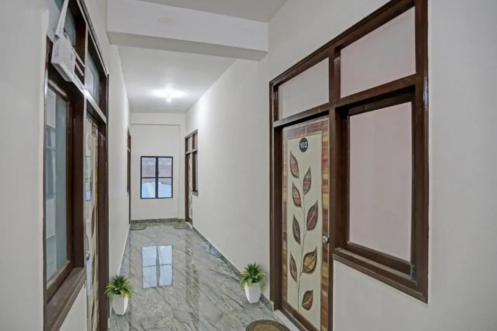 Нойда: Hotel O a One Hotel Near Noida Sector 81 Metro Station