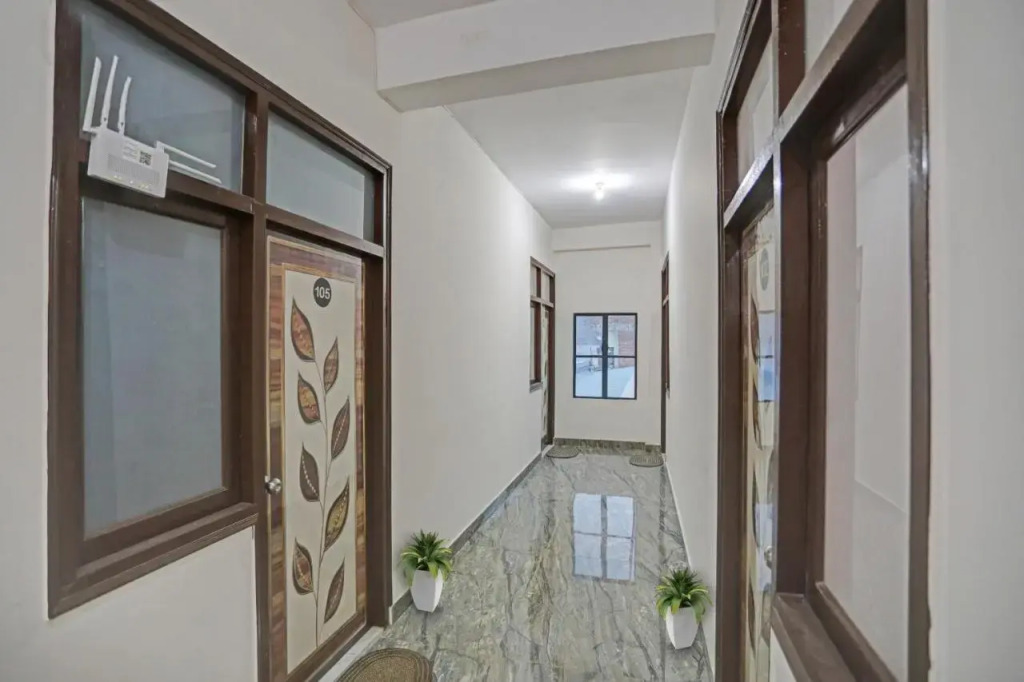 Нойда: Hotel O a One Hotel Near Noida Sector 81 Metro Station