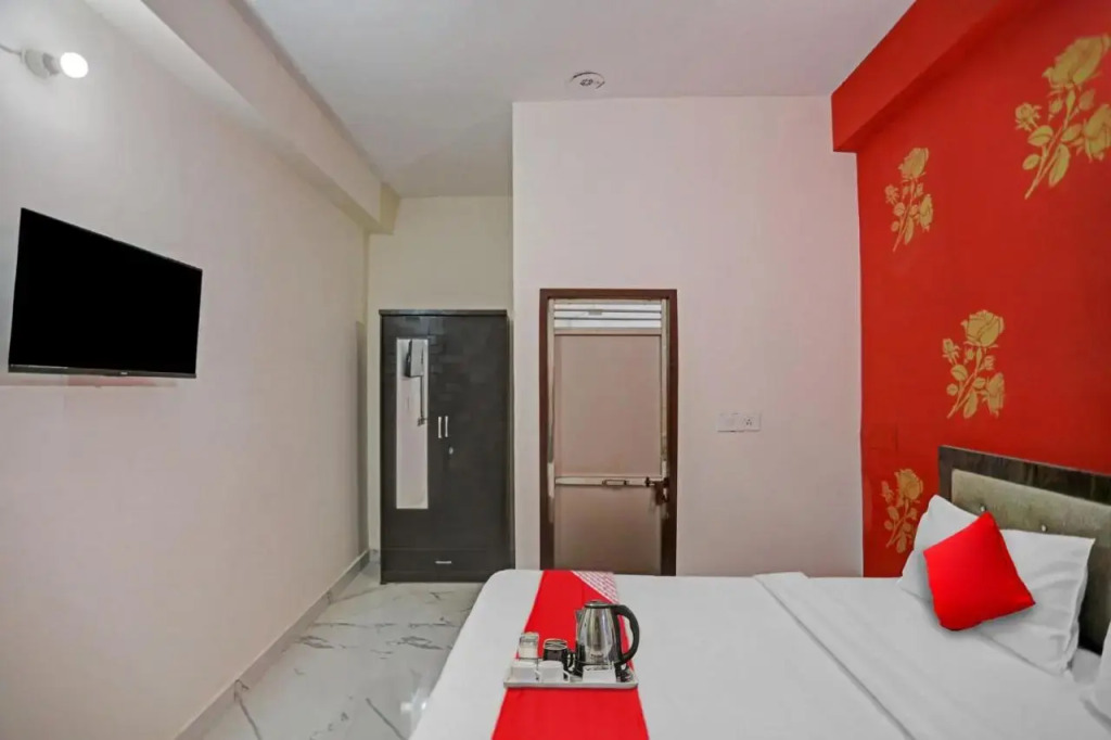 Нойда: Hotel O a One Hotel Near Noida Sector 81 Metro Station