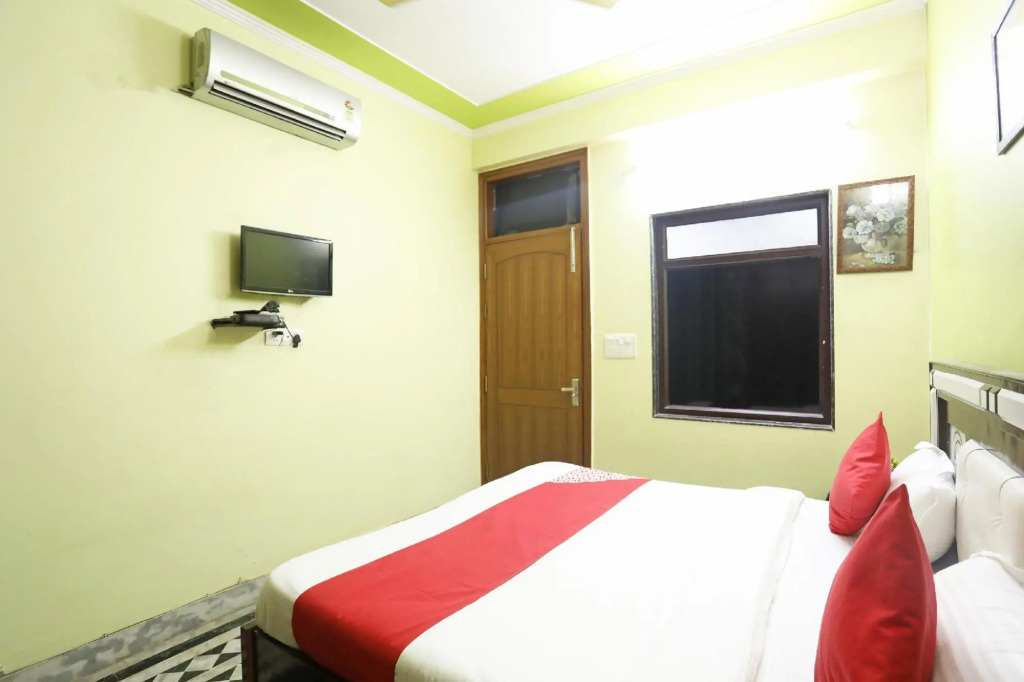 Нойда: OYO 46228 Krishna Residency
