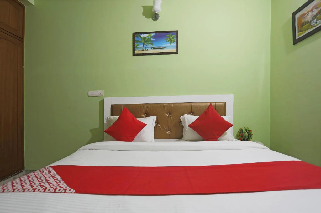 Нойда: OYO 46228 Krishna Residency