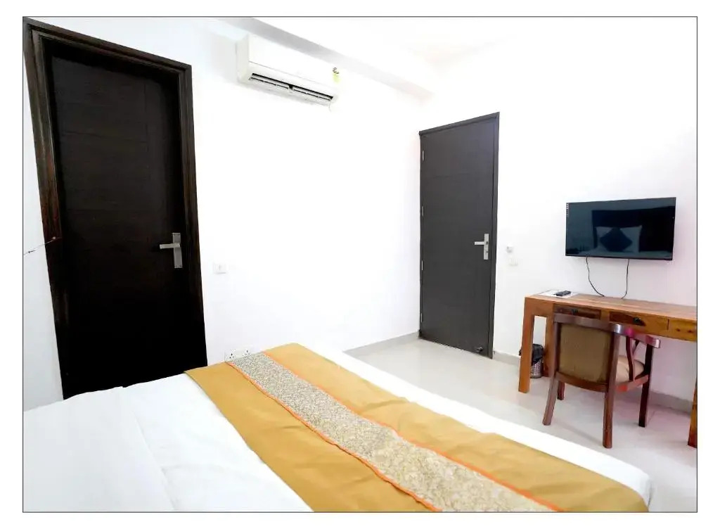 Нойда: Gupta Residency Near Noida Sector 50 Metro Station