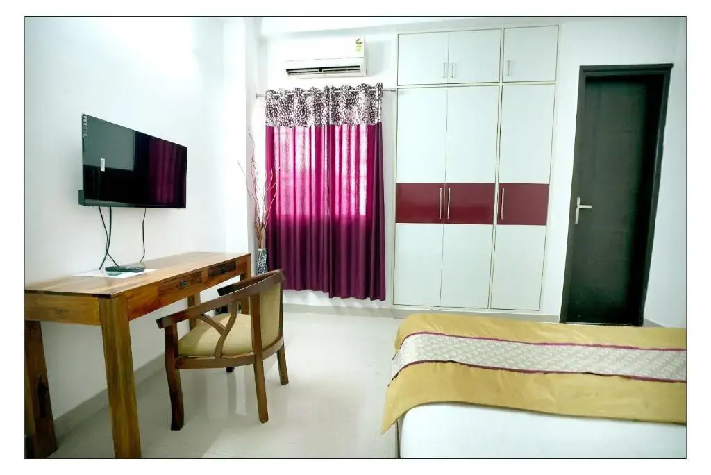 Нойда: Gupta Residency Near Noida Sector 50 Metro Station