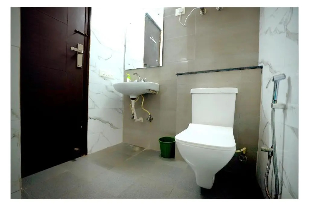 Нойда: Gupta Residency Near Noida Sector 50 Metro Station