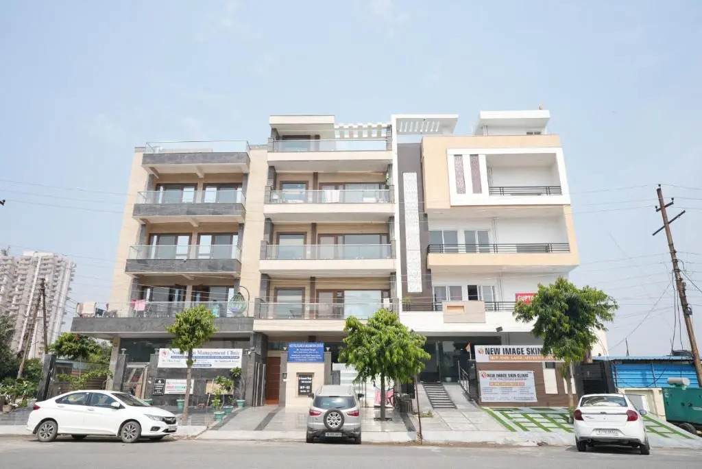 Нойда: Gupta Residency Near Noida Sector 50 Metro Station