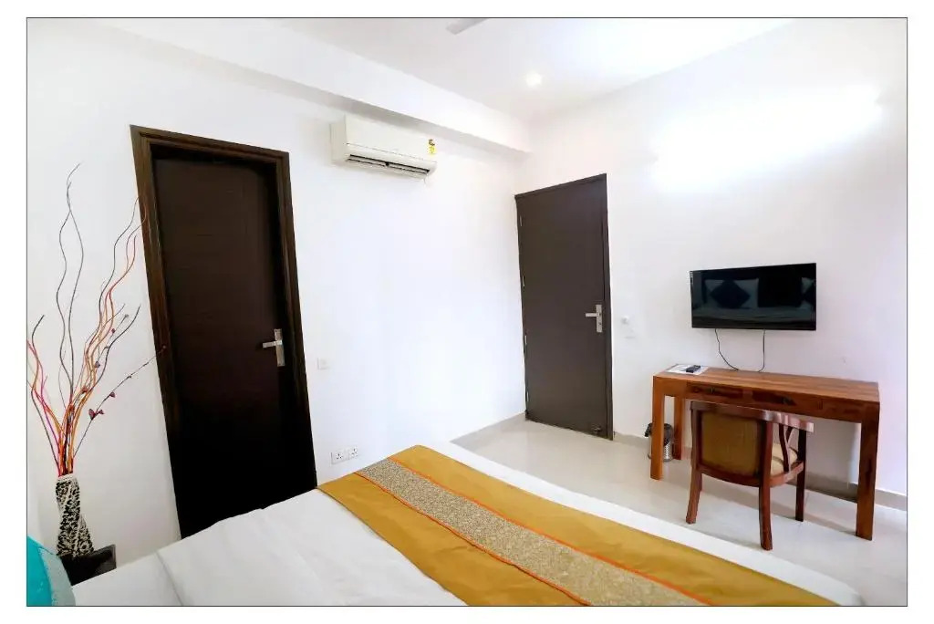 Нойда: Gupta Residency Near Noida Sector 50 Metro Station