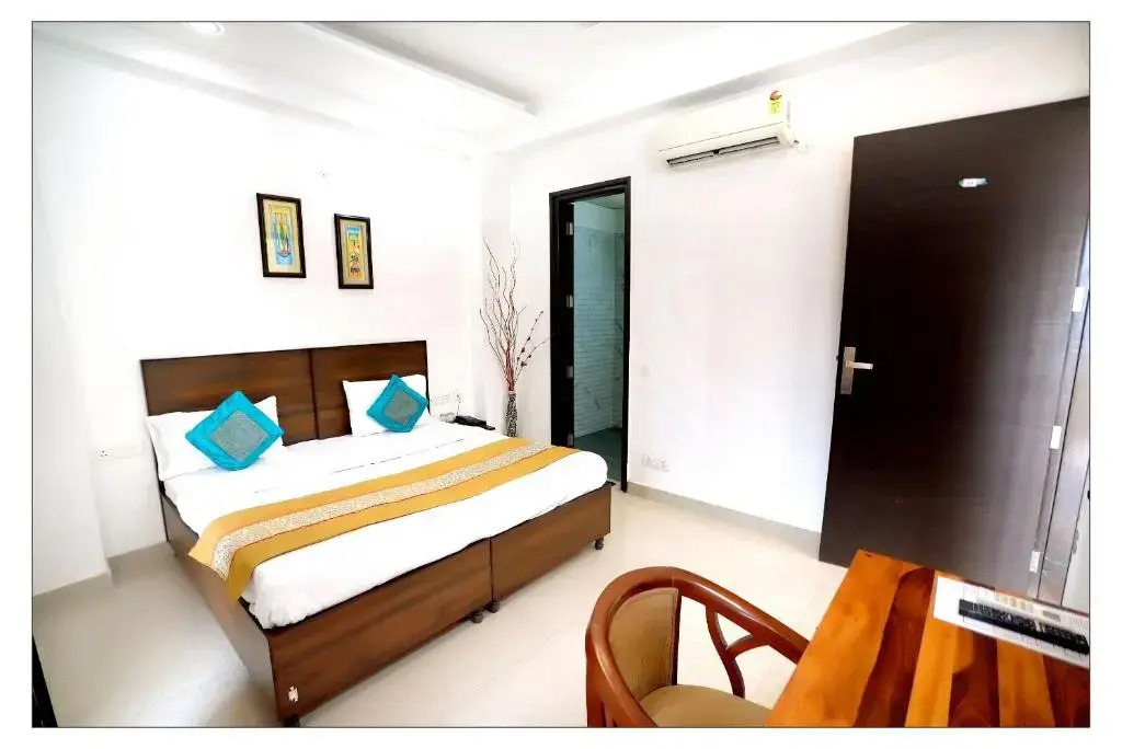 Нойда: Gupta Residency Near Noida Sector 50 Metro Station