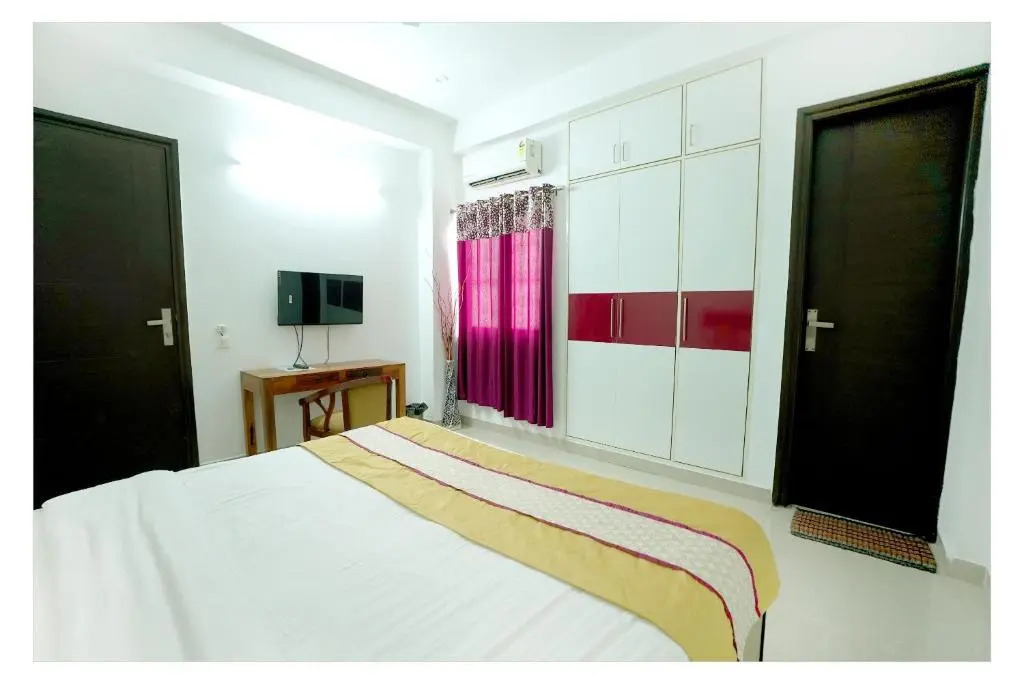 Нойда: Gupta Residency Near Noida Sector 50 Metro Station