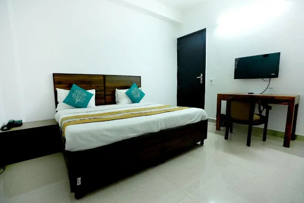 Нойда: Gupta Residency Near Noida Sector 50 Metro Station