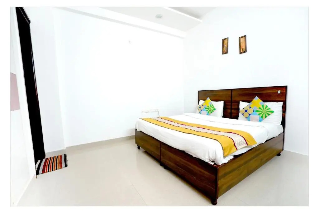 Нойда: Gupta Residency Near Noida Sector 50 Metro Station