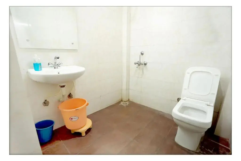 Нойда: Gupta Residency Near Noida Sector 50 Metro Station