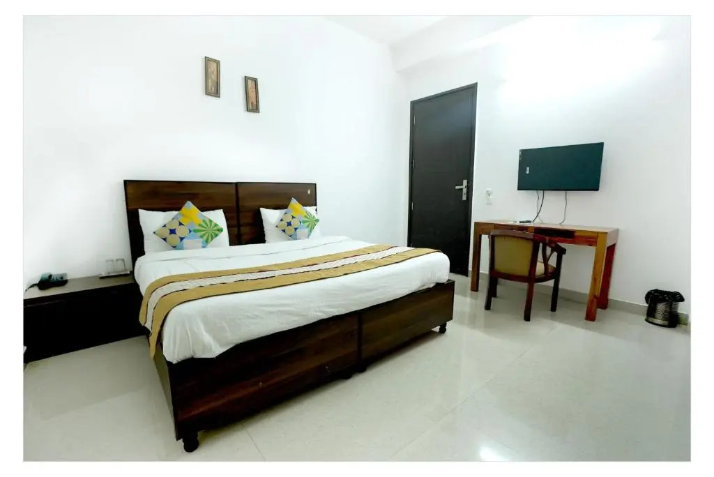Нойда: Gupta Residency Near Noida Sector 50 Metro Station