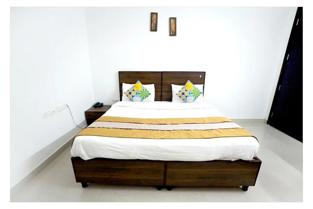 Нойда: Gupta Residency Near Noida Sector 50 Metro Station