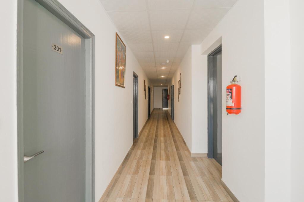 Нойда: Oyo75695 M S Residency