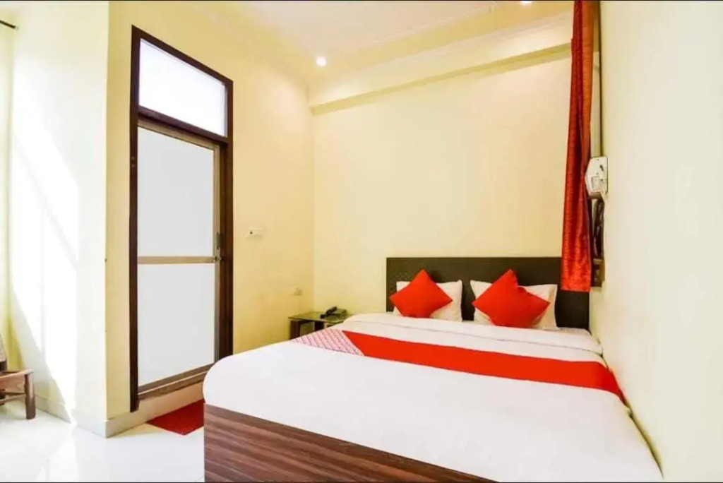 Кукас: Oyo Flagship Hotel Manyvar