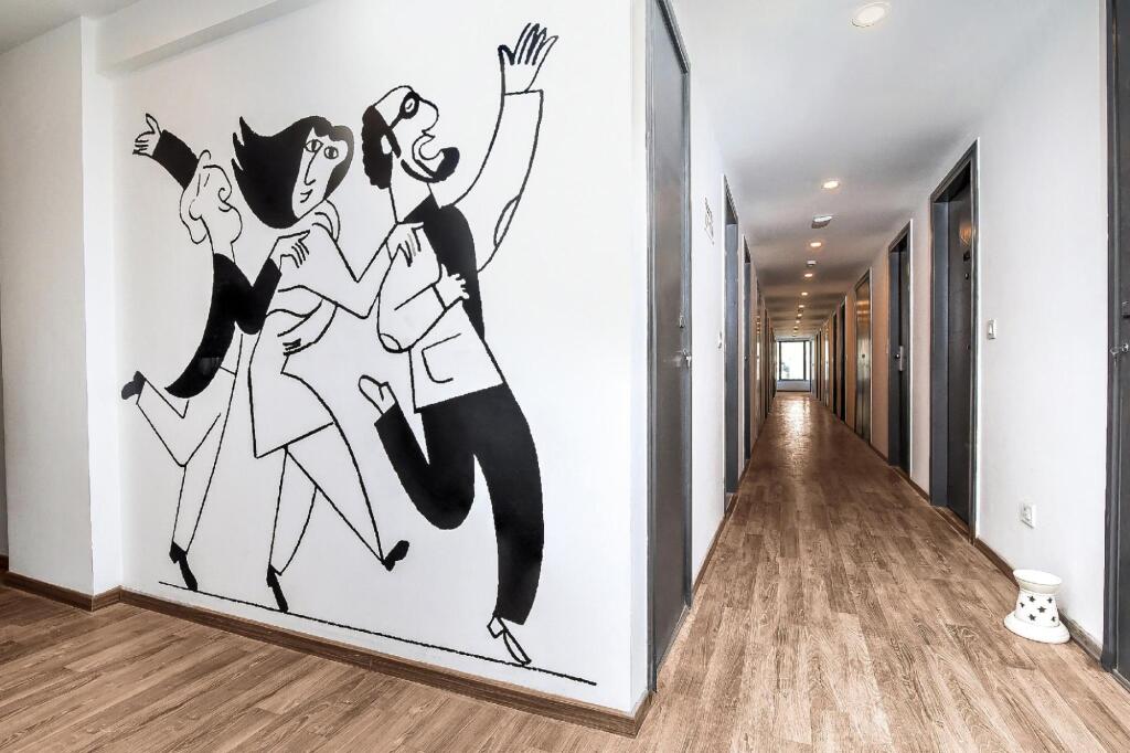 Сурат: OYO 80576C Hotel Nova Rooms