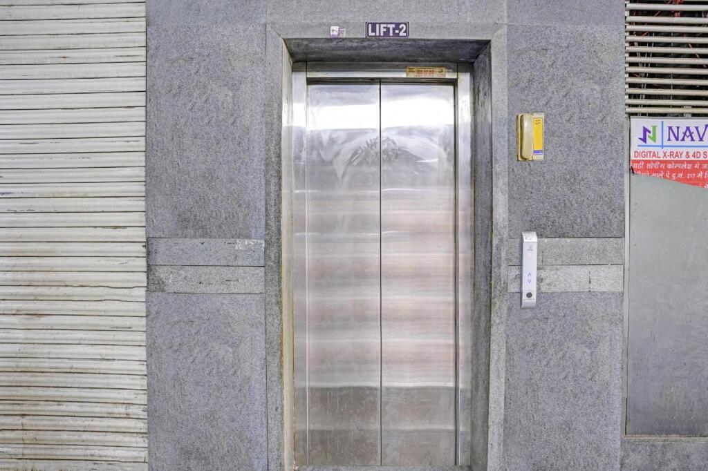Сурат: OYO 80576C Hotel Nova Rooms