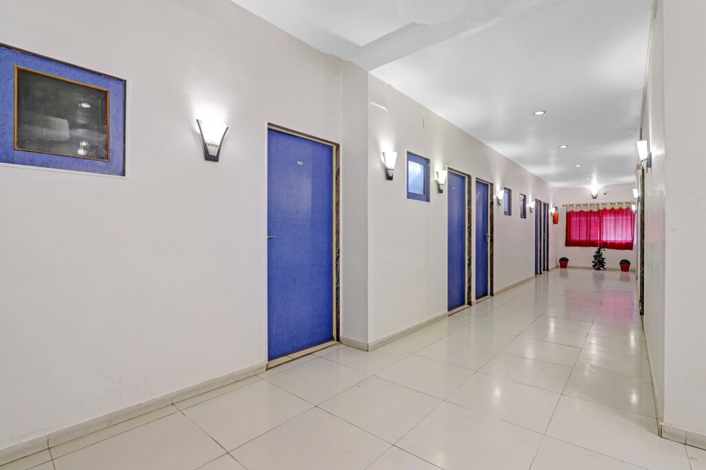 Раджкот: OYO 2798 Hotel Velvet