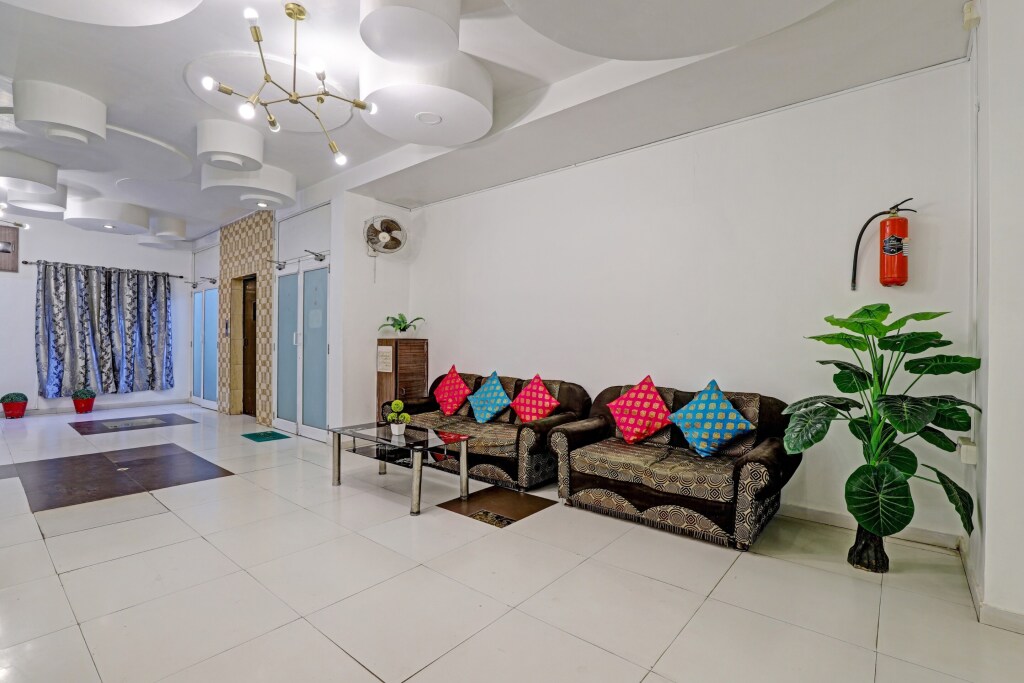 Раджкот: OYO 2798 Hotel Velvet