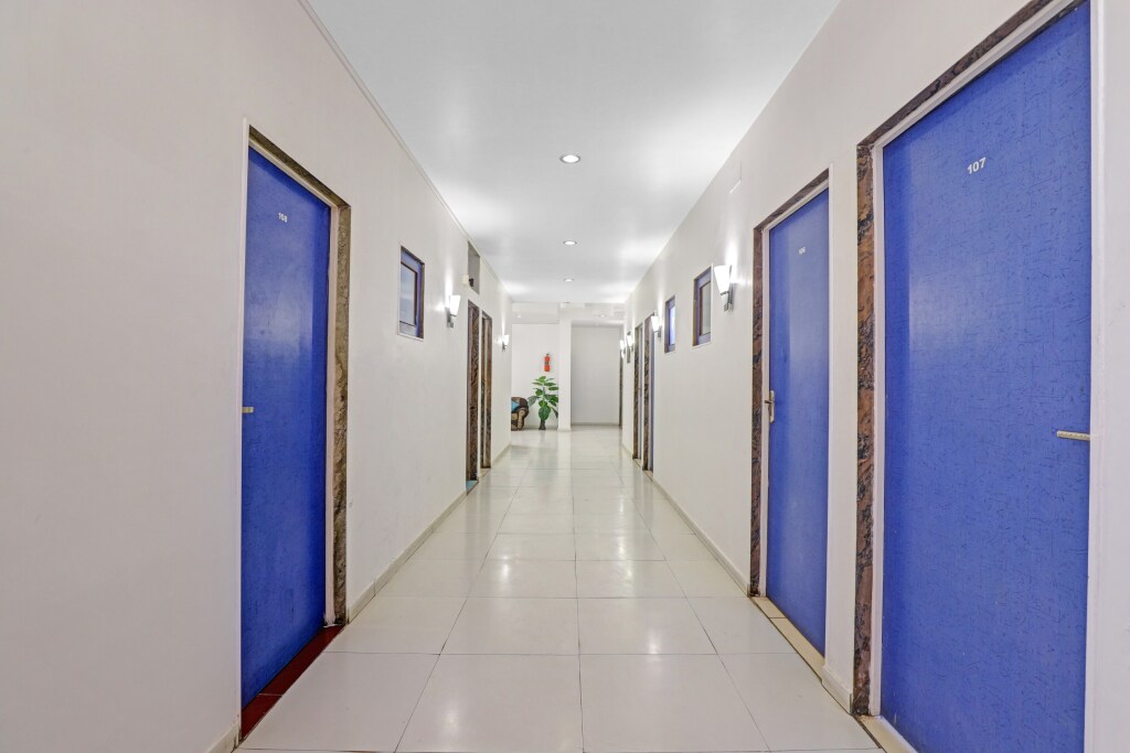 Раджкот: OYO 2798 Hotel Velvet