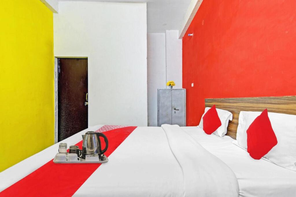 Бхивади: Oyo 82775 Radhe Hotel