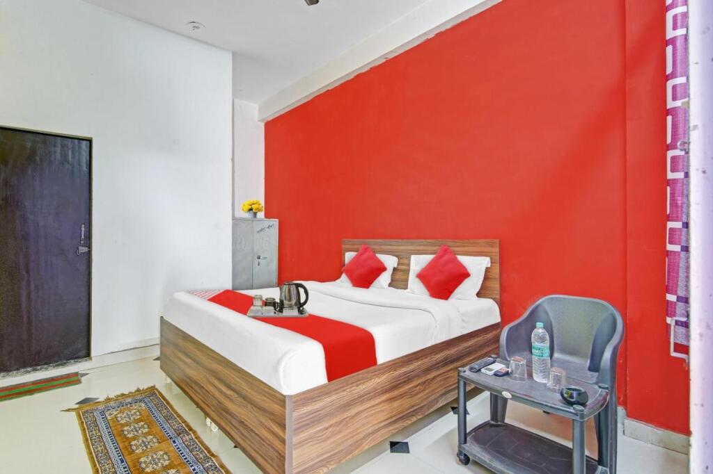 Бхивади: Oyo 82775 Radhe Hotel