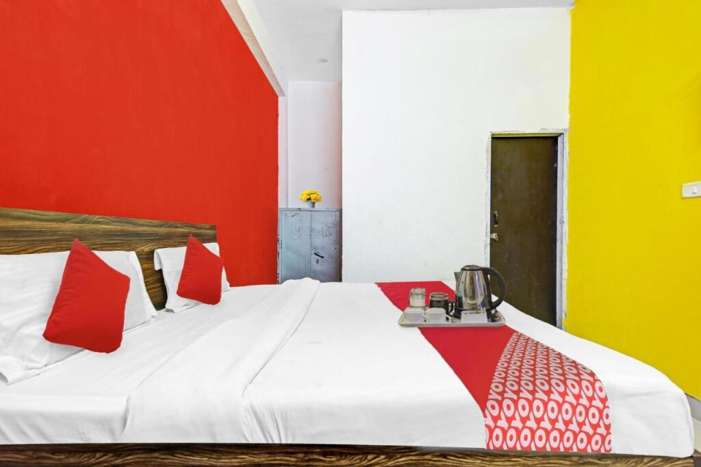 Бхивади: Oyo 82775 Radhe Hotel