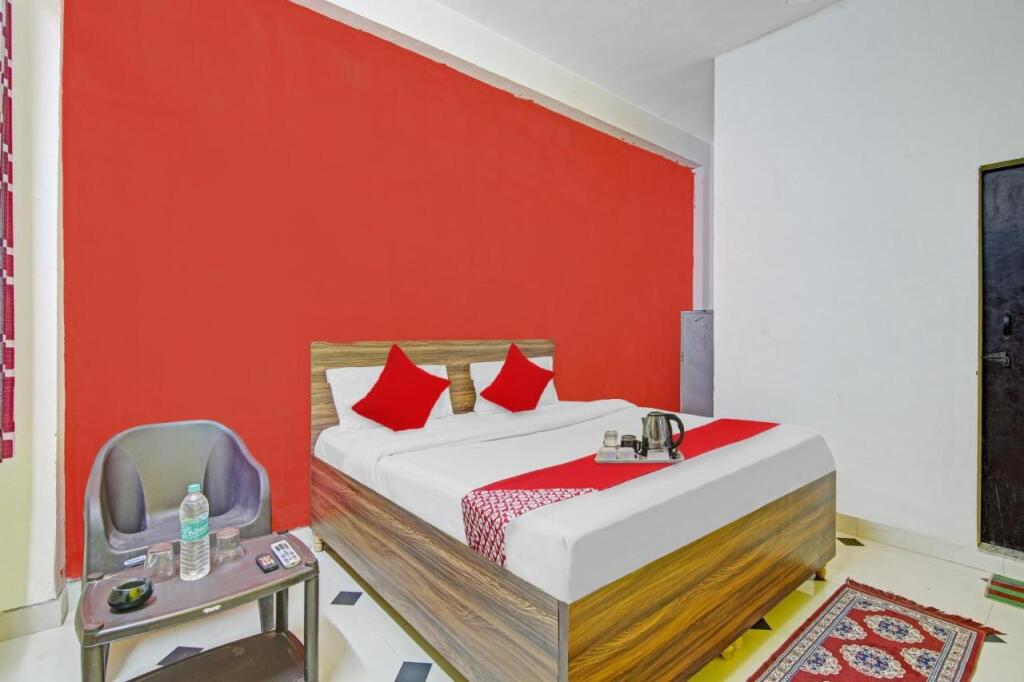 Бхивади: Oyo 82775 Radhe Hotel
