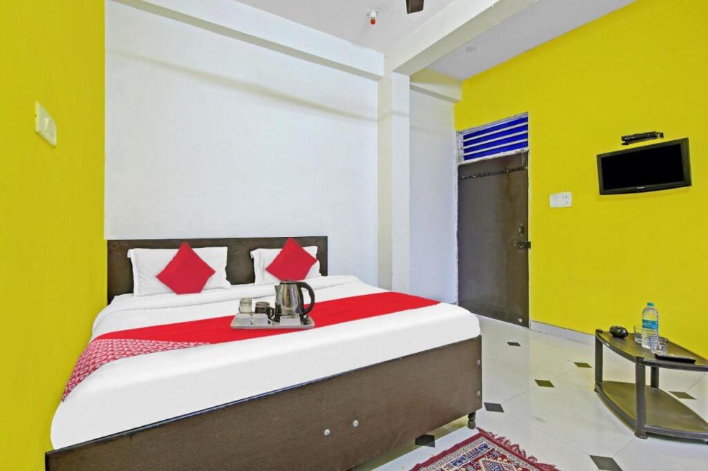 Бхивади: Oyo 82775 Radhe Hotel