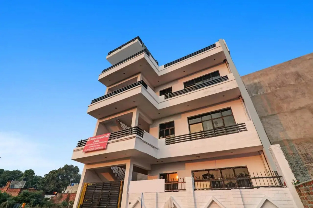 Лакхнау: OYO Flagship 80553 Shubhangi Palace