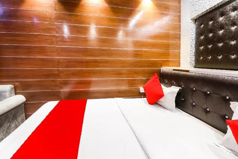 Лакхнау: Oyo 78194 Hotel Ashirwad