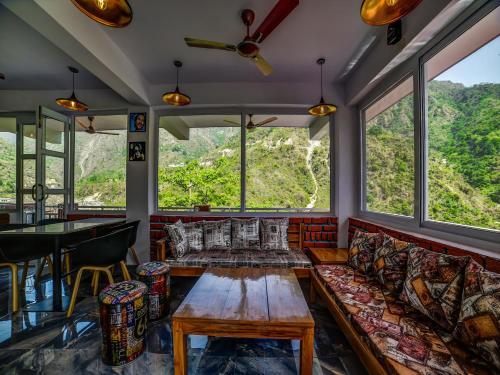 Массури: Sahastradhara RiverResort