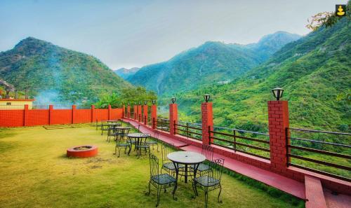 Массури: Sahastradhara RiverResort