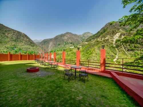 Массури: Sahastradhara RiverResort