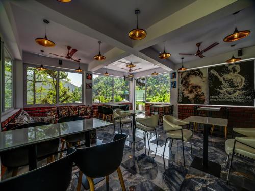 Массури: Sahastradhara RiverResort