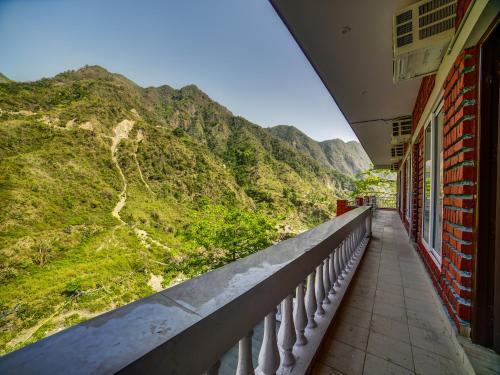 Массури: Sahastradhara RiverResort