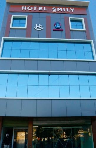 Лудхиана: Hotel Smily