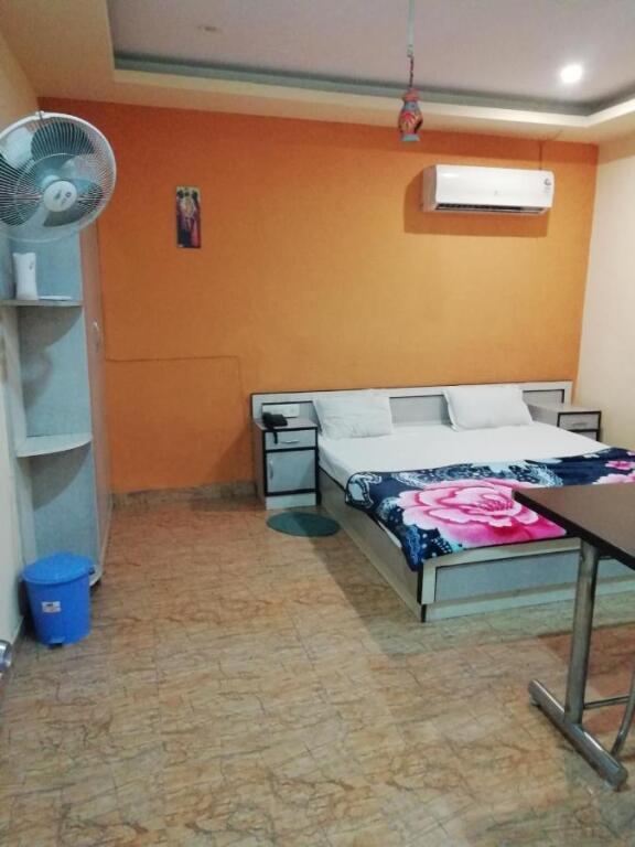 Шахджаханпур: Pop 84909 Hotel Aditya Residency