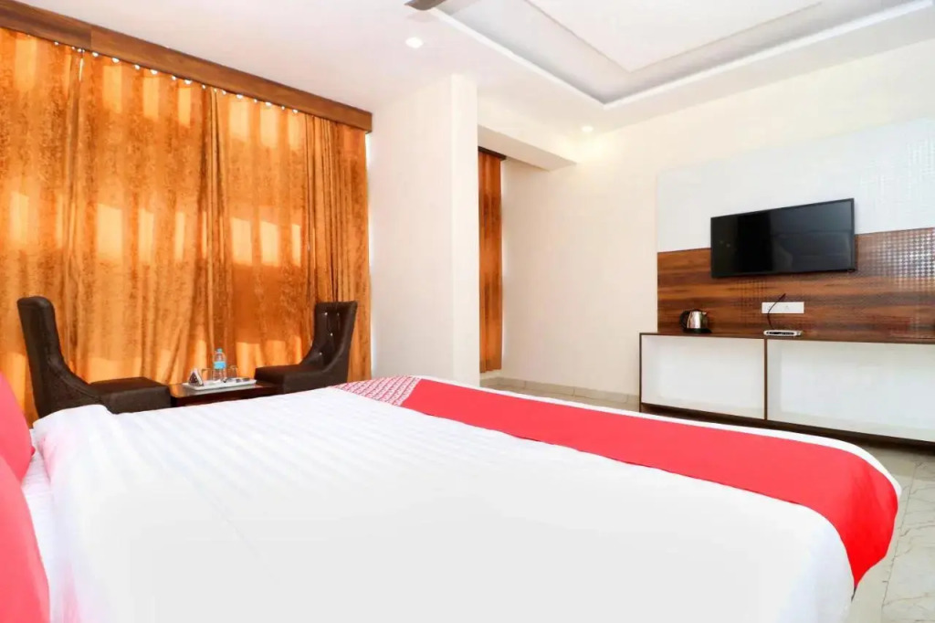 Чандигарх: Capital O 26689 Grand Vista