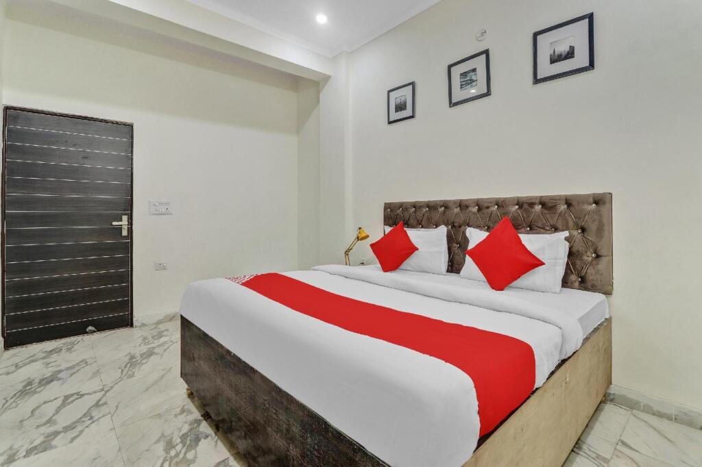 Газиабад: Flagship Hotel Holiday
