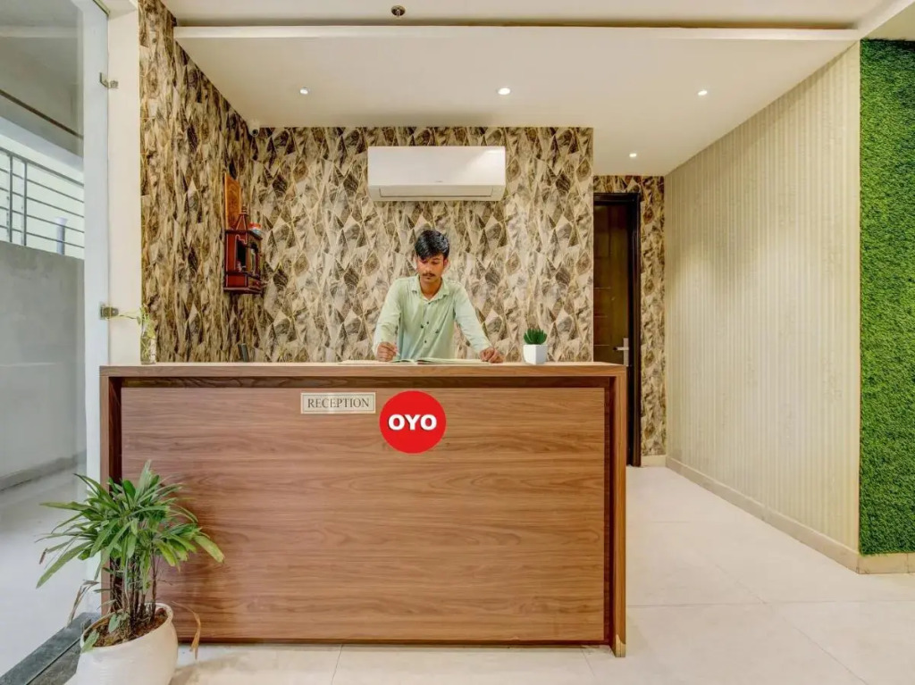 Зиракпур: OYO Flagship 70095 Lycors