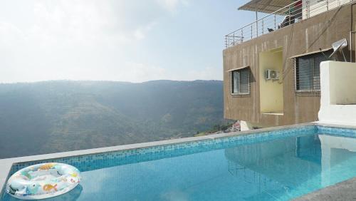 Олд-Махабалешвар: Infiniti pool rooms at Panchghani