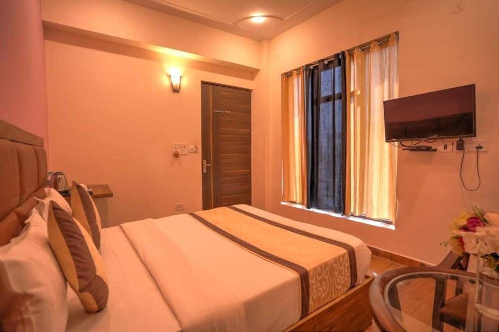 Большая Нойда: Stiltstay - Managed by AHG