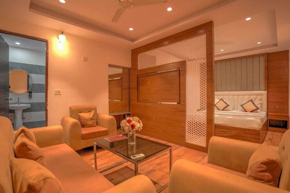 Большая Нойда: Stiltstay - Managed by AHG