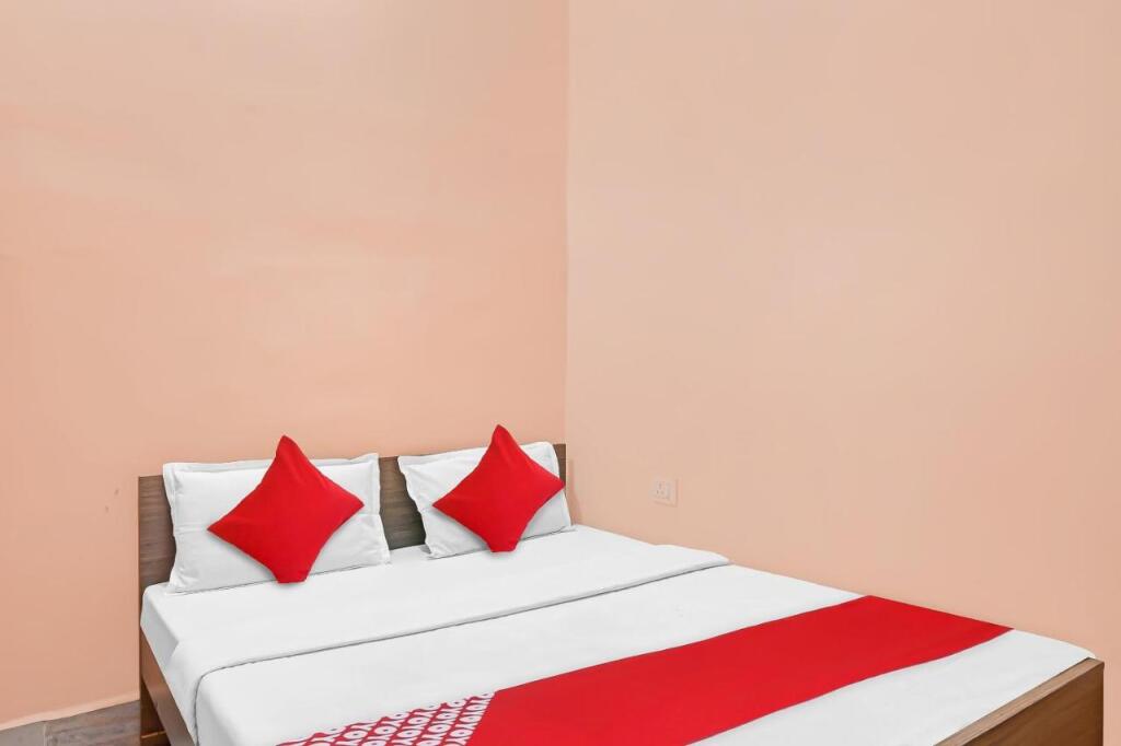 Варанаси: Oyo Flagship 80598 Aditya Guest House