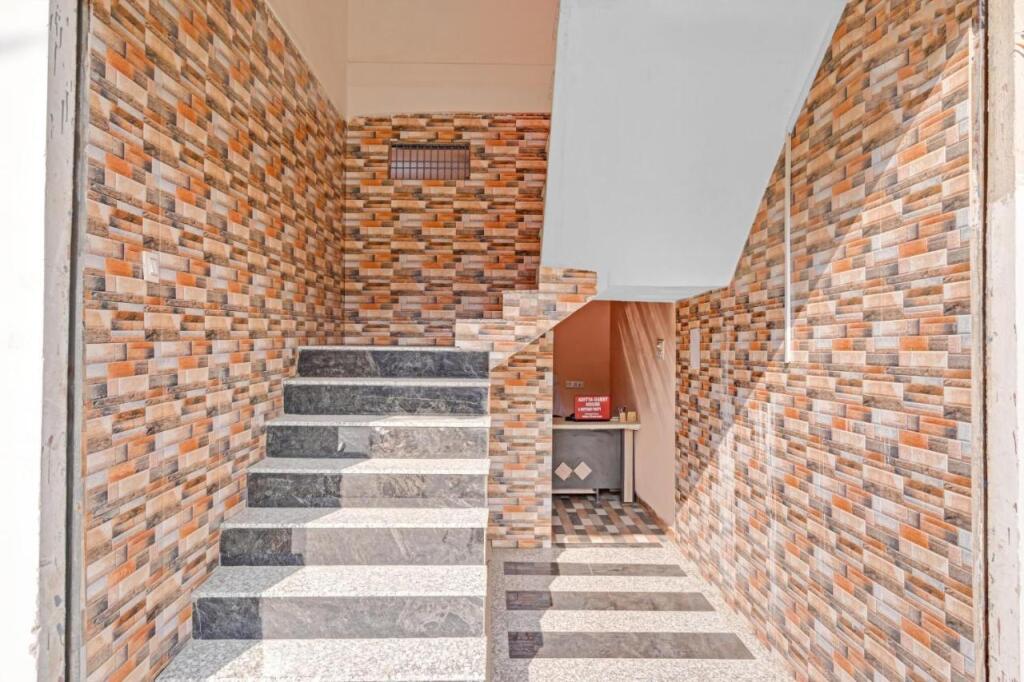 Oyo Flagship 80598 Aditya Guest House — фото 1