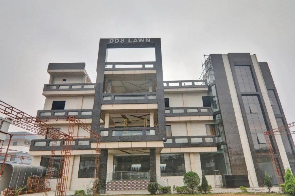 Лакхнау: OYO Flagship 80648 HOTEL DDS LAWN