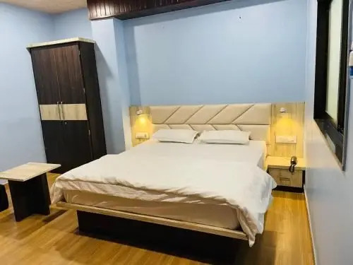 Ратлам: Manas AC Rooms
