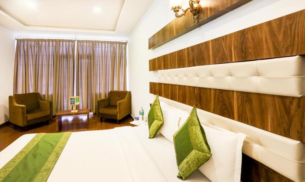 Ути: Treebo Skydale Inn & Suites With Mountain View