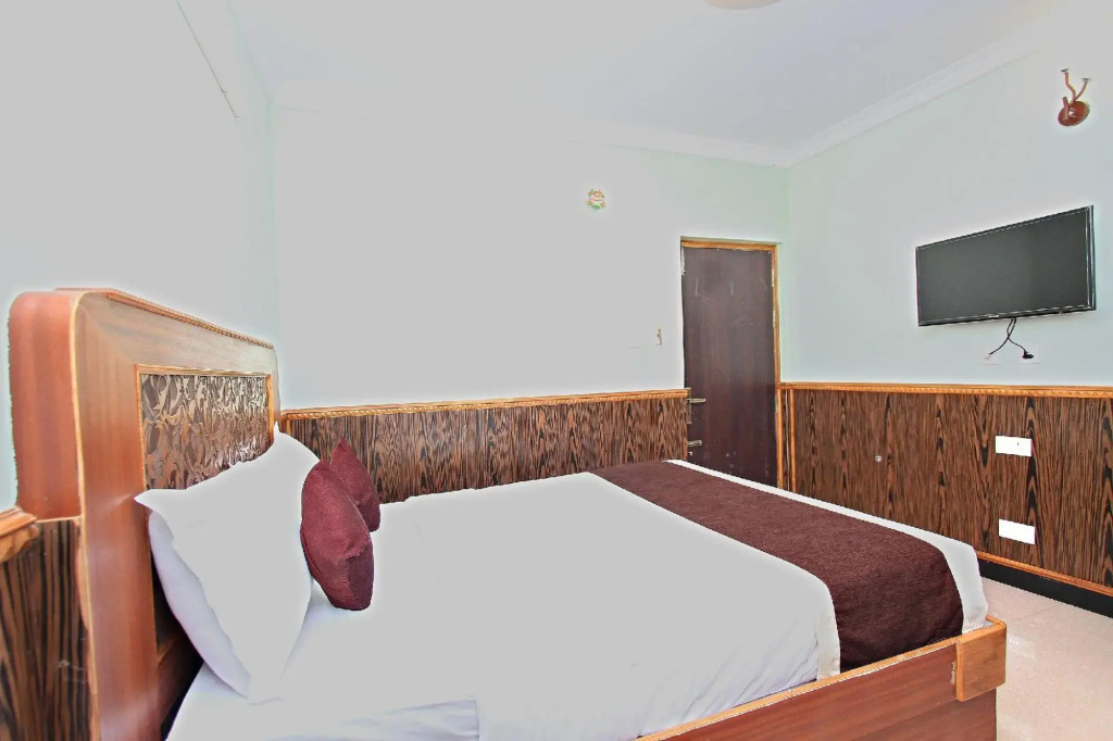Ути: Capital O 8709 Hotel Rain Forest